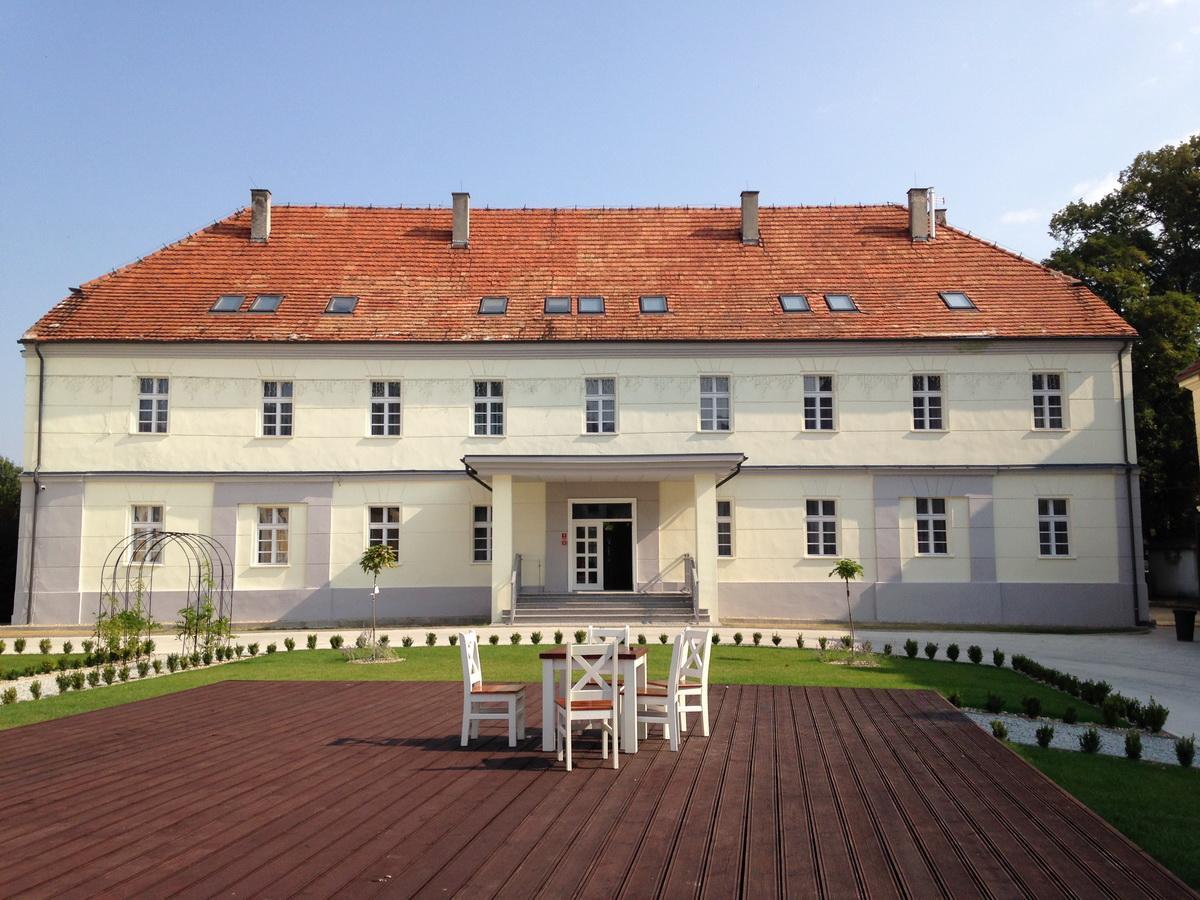 Hotel Court Park Nysa Exteriör bild