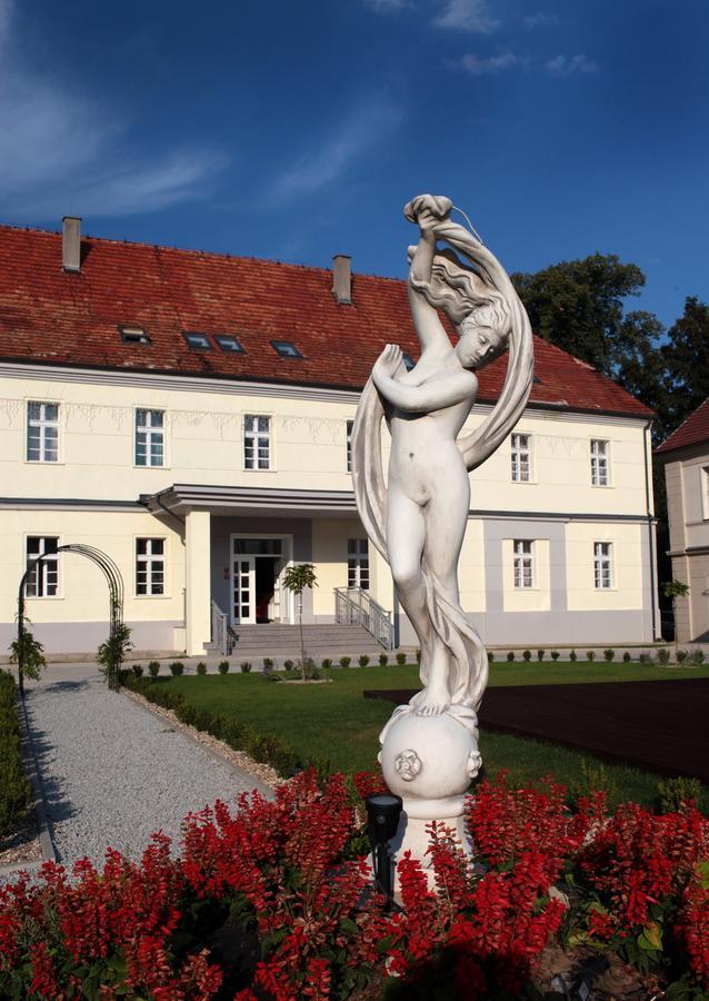 Hotel Court Park Nysa Exteriör bild